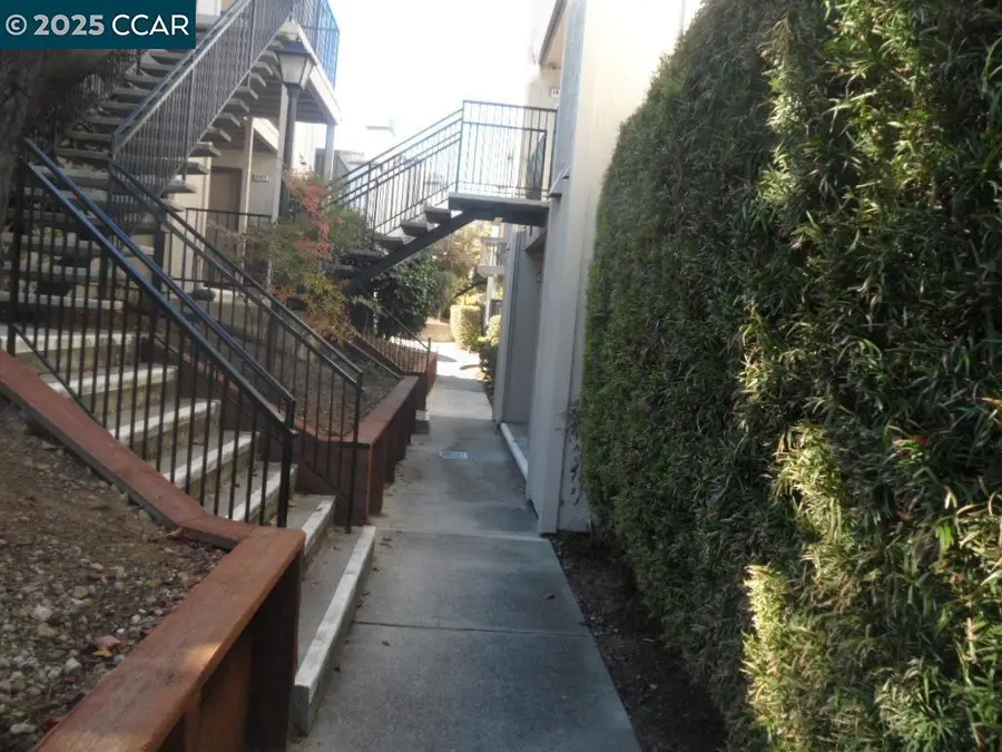 1405 Hull Ln, Martinez, CA 94553 - Image #3