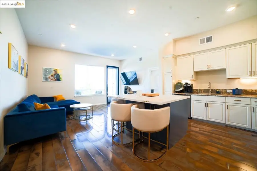 382 Llano De Los Robles Ave #UNIT 3, San Jose, CA 95136 - Image #2