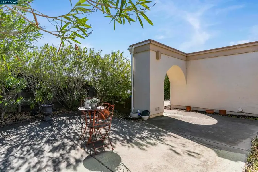 817 Ketch Ct, Rodeo, CA 94572 - Image #3