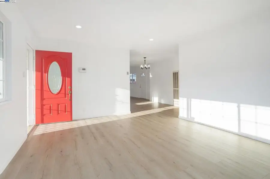 26772 Peterman Ave, Hayward, CA 94545 - Image #3