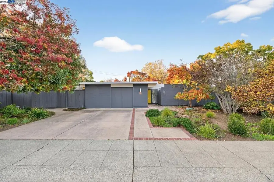 3482 Kenneth Dr, Palo Alto, CA 94303 - Image #2