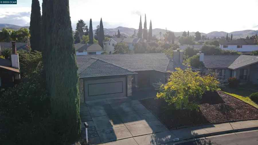 1993 Calaveras Dr, Bay Point, CA 94565 - Image #2