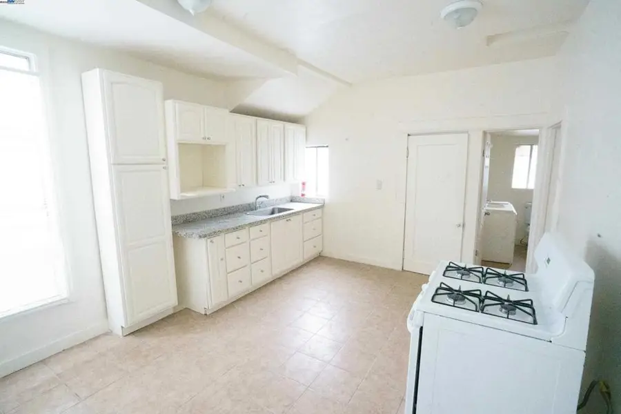 866 Isabella St, Oakland, CA 94607 - #2