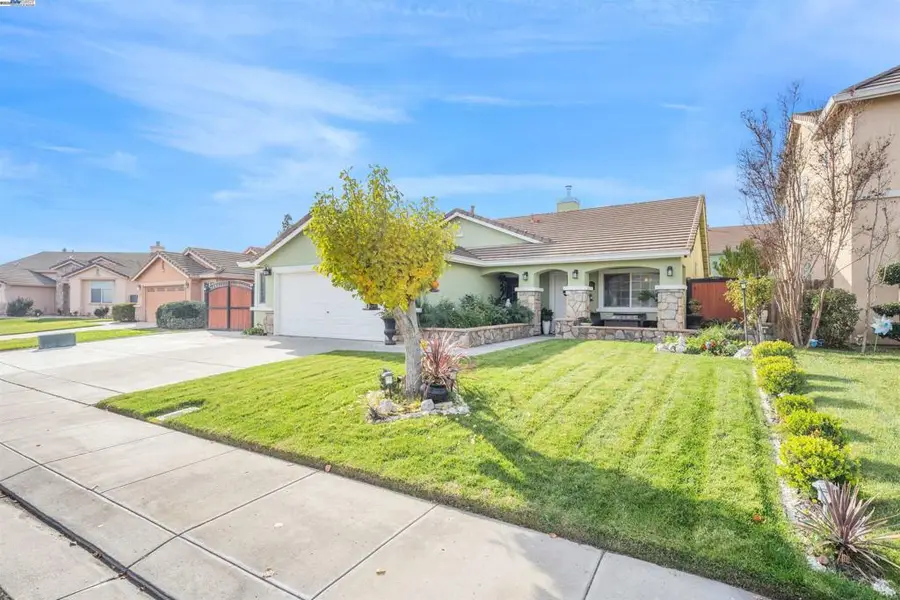 715 Bobcat Ln, Manteca, CA 95336 - Image #3