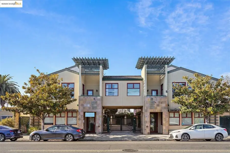 6555 Shattuck Avenue, Oakland, CA 94609 - #2