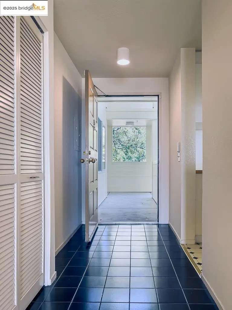 1300 Quarry Ct #303, Richmond, CA 94801 - Image #2