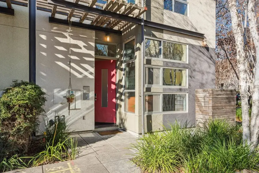 9 Ealing Ln, Oakland, CA 94608 - Image #2