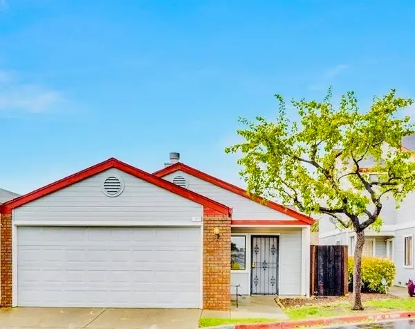 7 Town Square Pl, Oakland, CA 94603