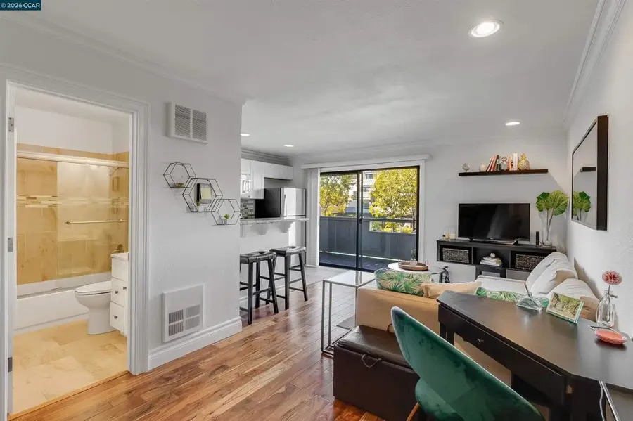 1 1 Embarcadero W #164, Oakland, CA 94607 - #3