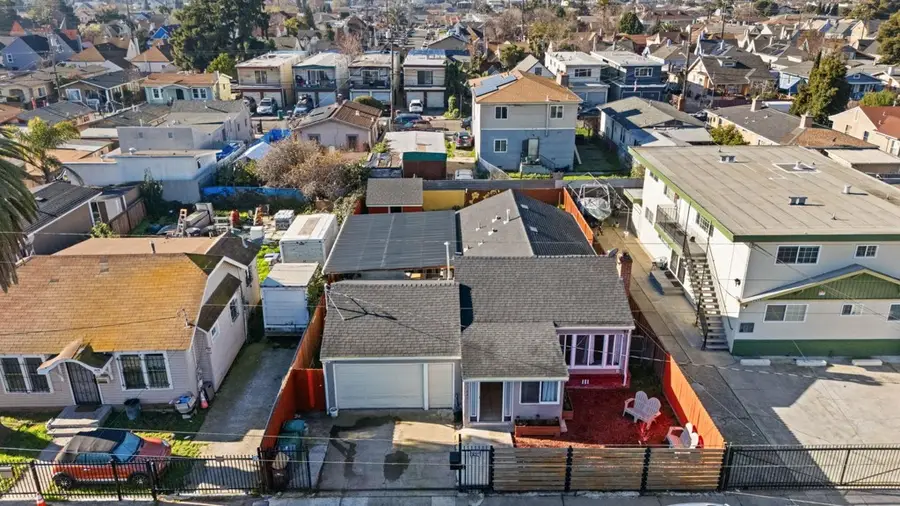 7447 Lockwood St, Oakland, CA 94621 - #2