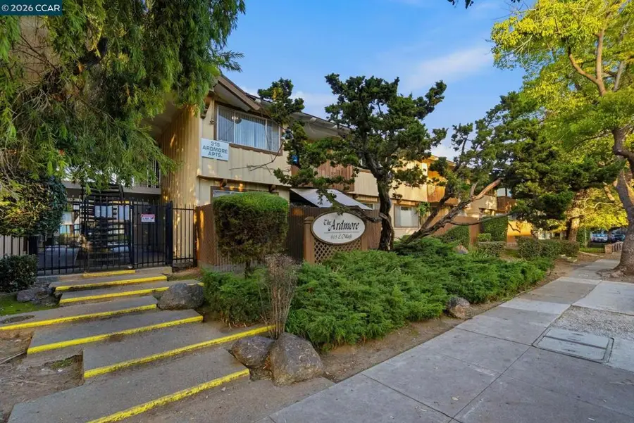 315 E Okeefe St, East Palo Alto, CA 94303 - Image #2