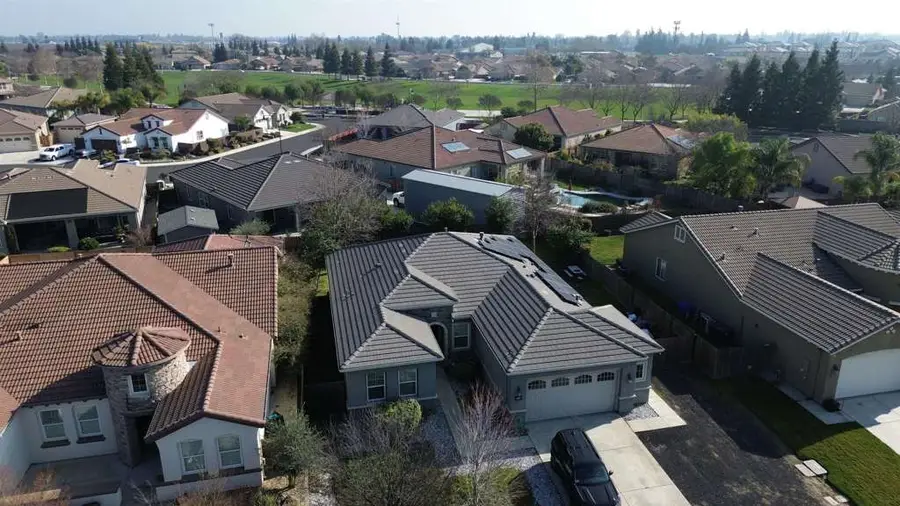 1110 Clearwater Creek Blvd, Manteca, CA 95336 - #2