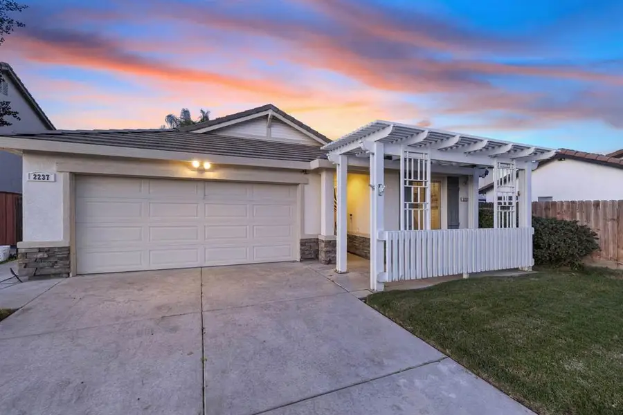 2237 Clock Tower Ct, Riverbank, CA 95367 - #3