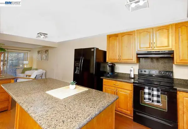 1482 1482 Parkway, Rohnert Park, CA 94928