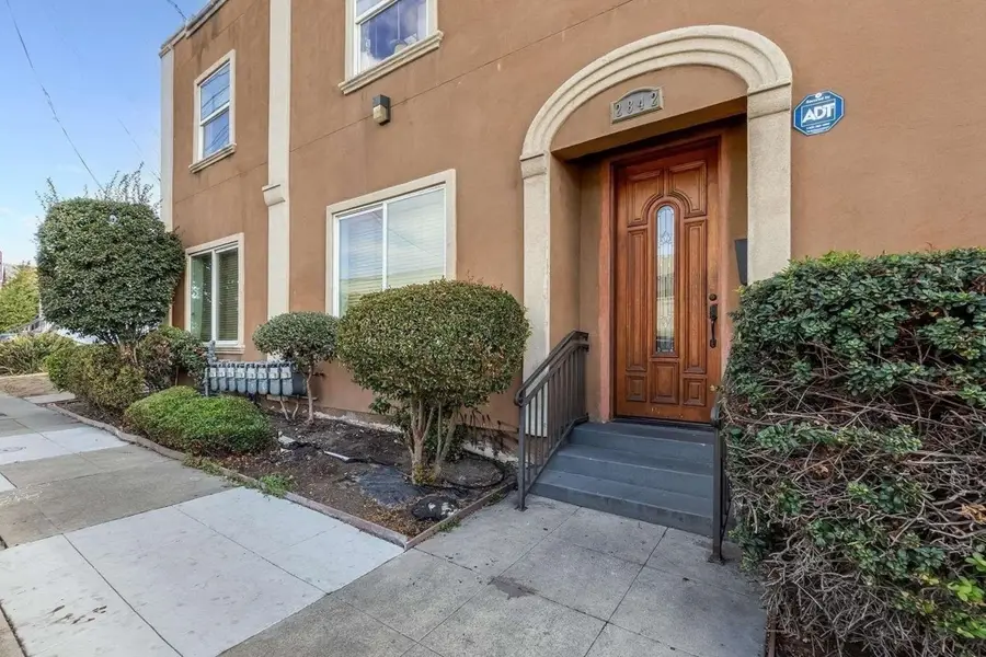 2842 Adeline St #6, Oakland, CA 94608 - #2