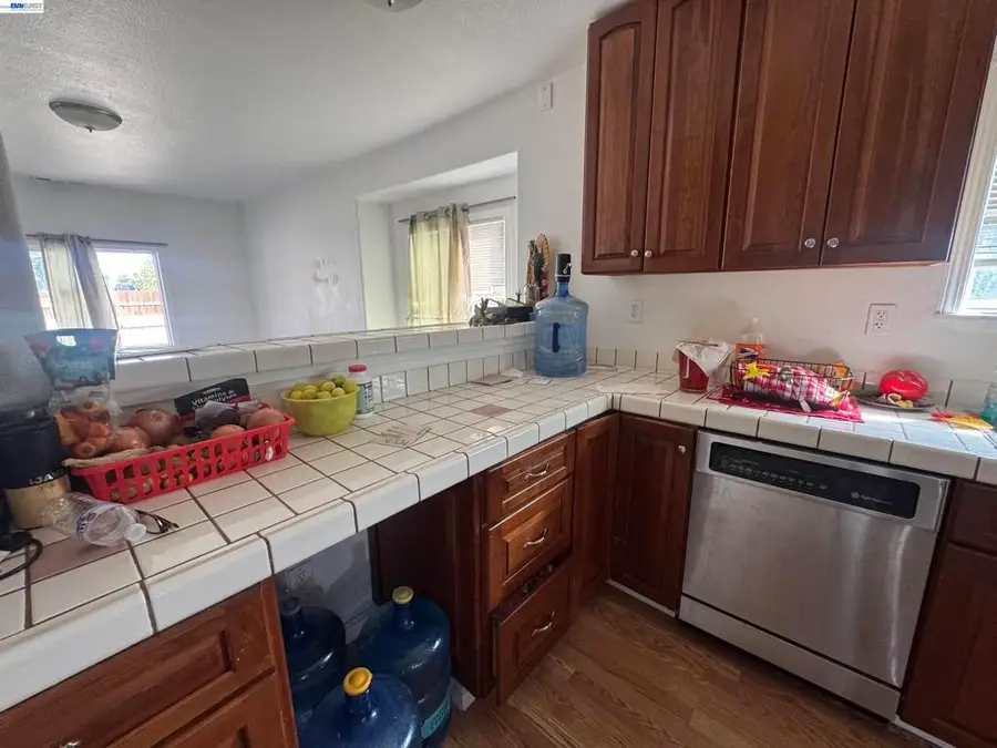 604 Sunset Avenue, Modesto, CA 95351 - #2