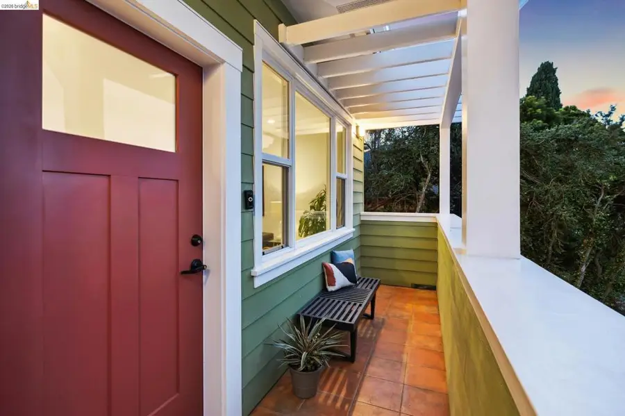 667 & 667A Alcatraz Ave, Oakland, CA 94609 - #2