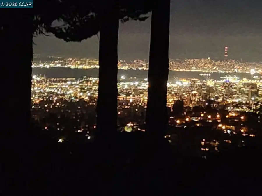 2633 2633 Chelsea Dr, Oakland, CA 94611 - #3