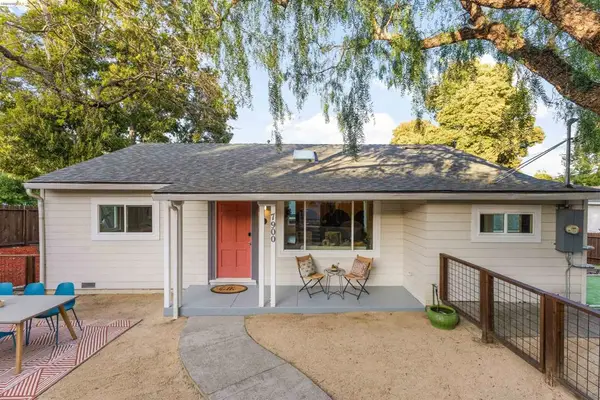 7900 Greenly Dr, Oakland, CA 94605