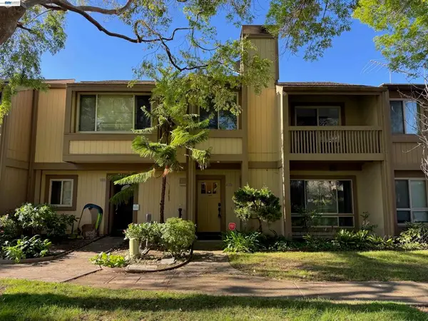 3211 Phoenix Ln, Alameda, CA 94502