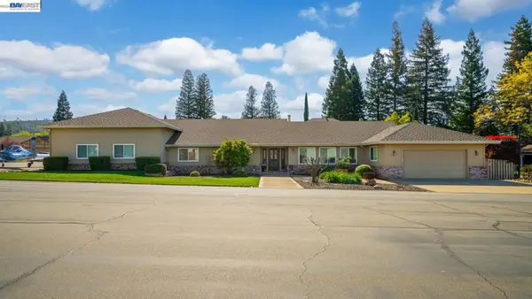 3188 Bonanza Dr, Cameron Park, CA 95682