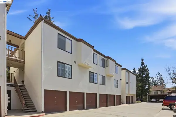 21109 Gary Dr #220, Hayward, CA 94546