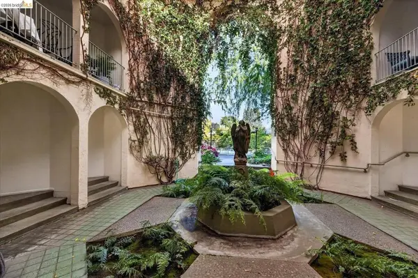 1305 Boulevard Way #APT 303, Walnut Creek, CA 94595