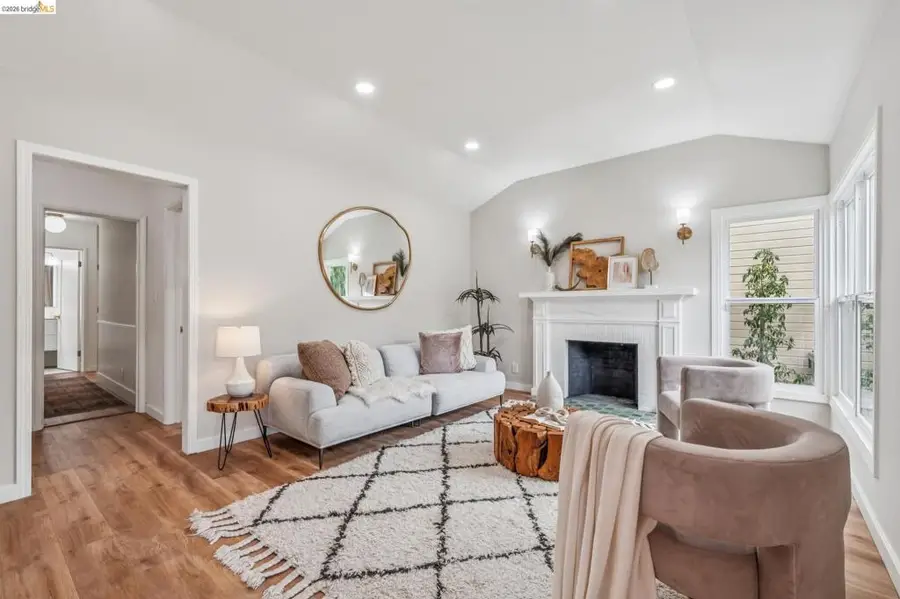 3056 Roxbury Avenue, Oakland, CA 94605 - #2