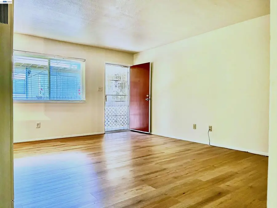 582 E H St, Benicia, CA 94510 - #2