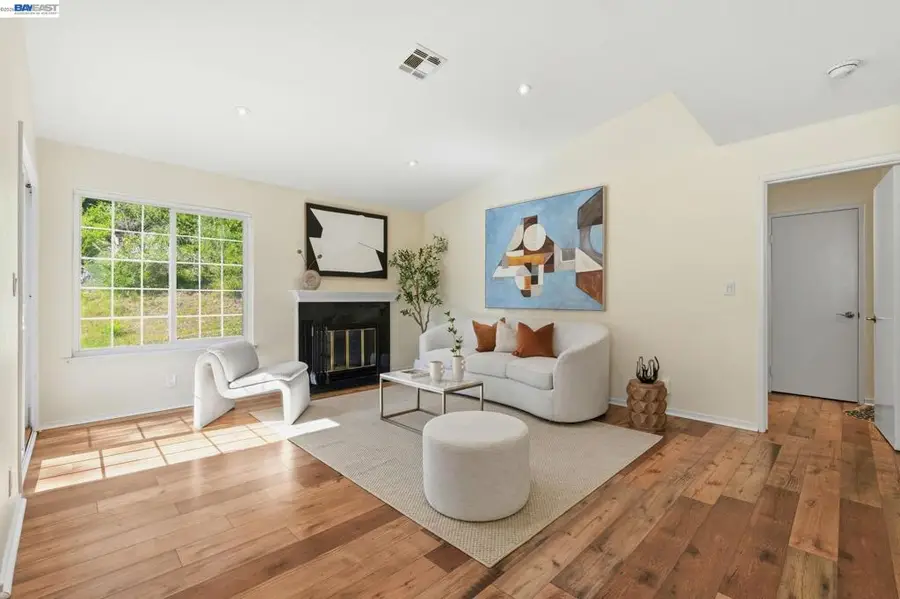 515 Canyon Oaks Dr #F, Oakland, CA 94605 - #3