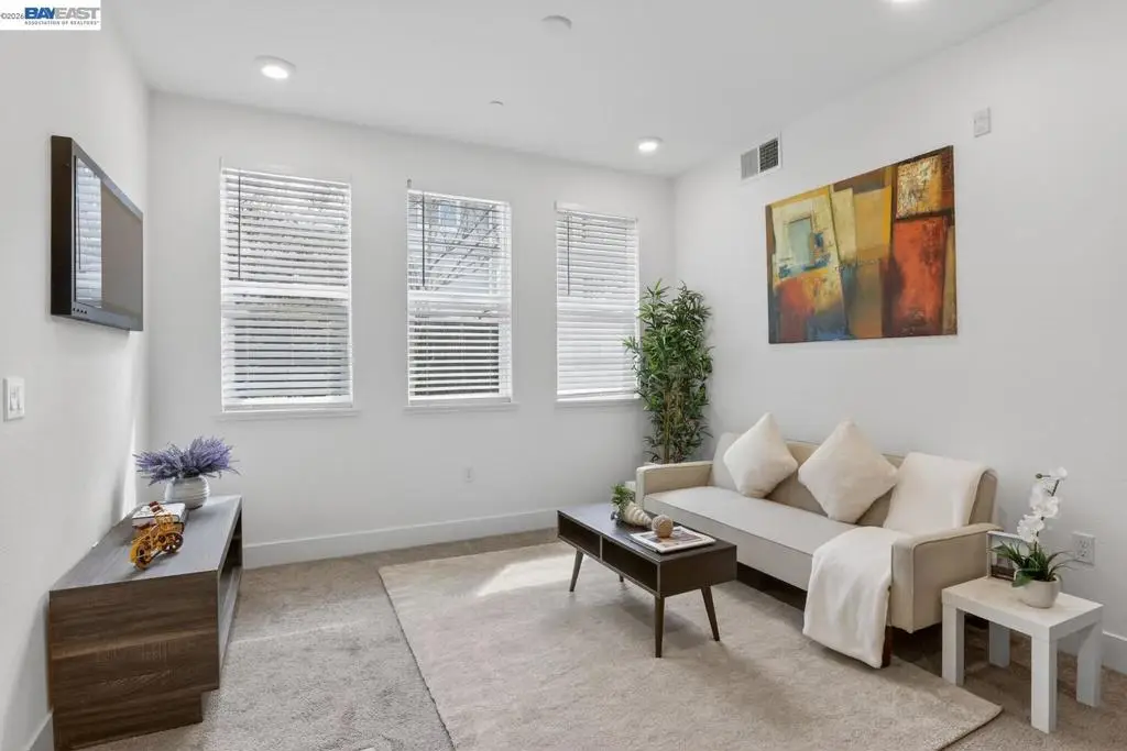 411 Rhythm Ln, Hayward, CA 94544 - #1
