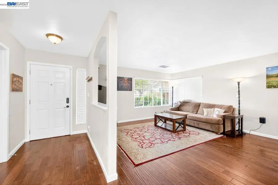 5549 Bridgeport Cir., Livermore, CA 94551 - #3