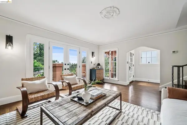 5617 Moraga, Oakland, CA 94611