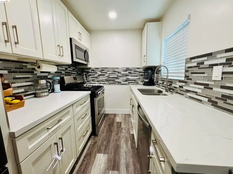 418 Douglas Ave, Oakland, CA 94603 - #3