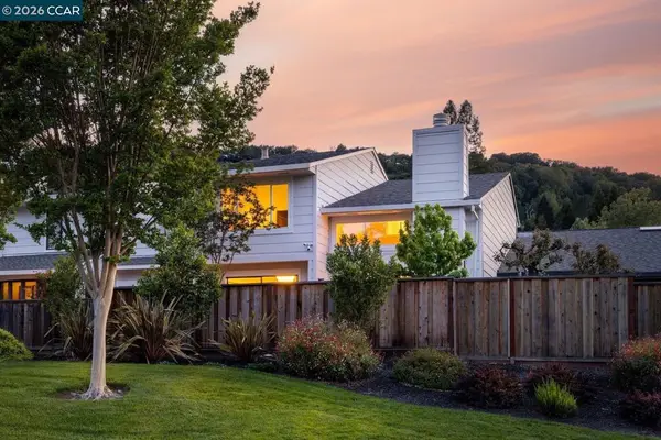 1712 Saint Andrews Dr, Moraga, CA 94556