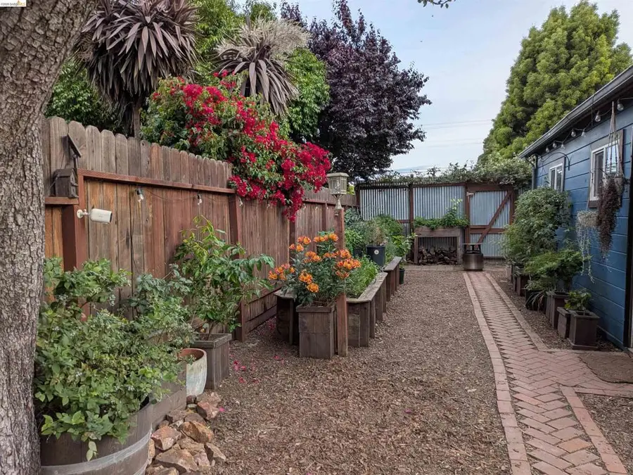 2542 Esmond Ave, Richmond, CA 94804 - #3