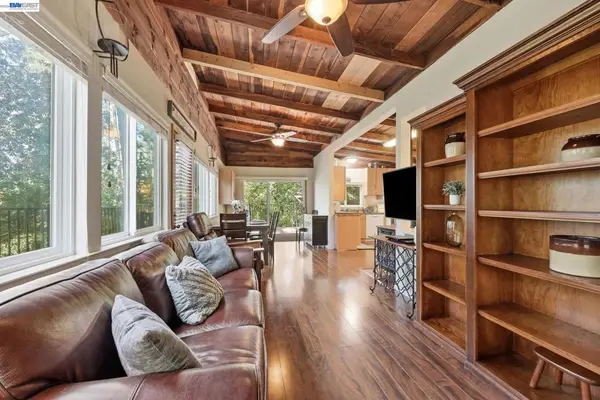 11700 Oak Rd, Forestville, CA 95436