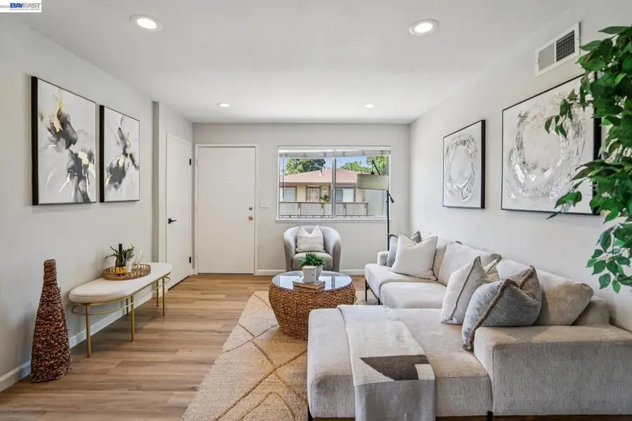 2297 Medallion Dr #4, Union City, CA 94587 - #3