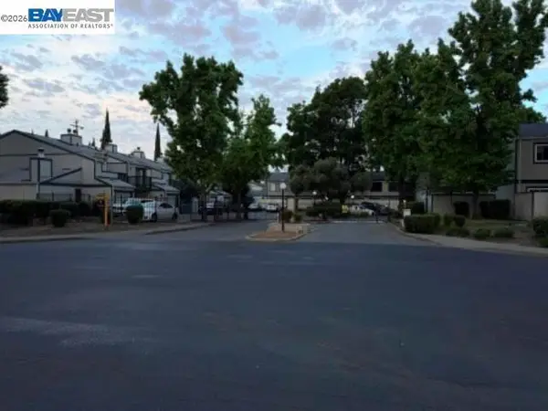 299 Shasta Dr #29, Vacaville, CA 95687