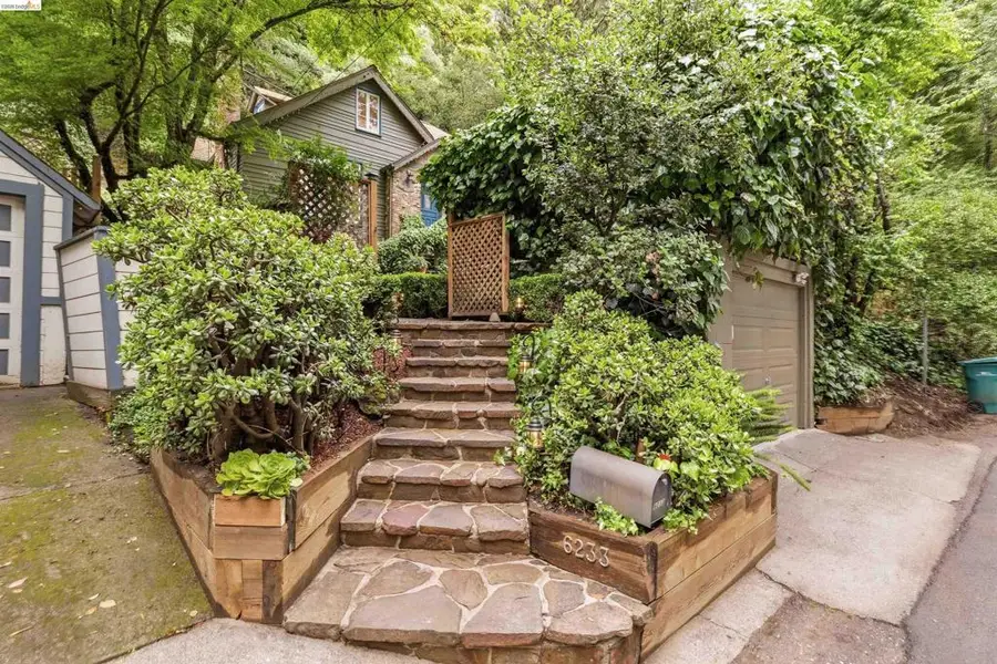 6233 Thornhill Dr, Oakland, CA 94611 - #3