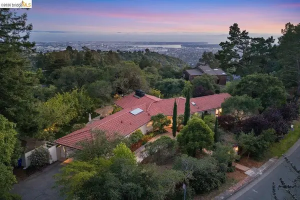 12131 Skyline Blvd, Oakland, CA 94619