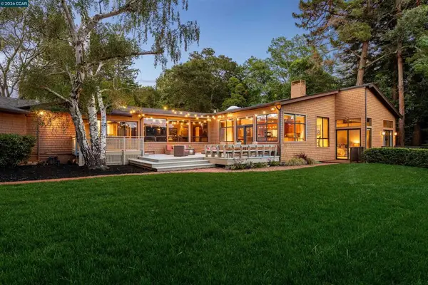 90 Overhill Rd, Orinda, CA 94563