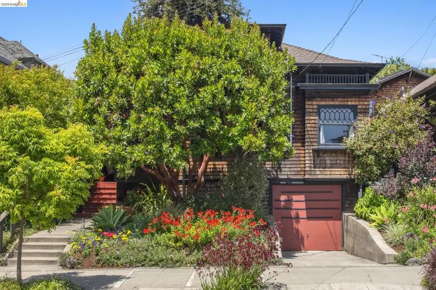 2121 Carleton St, Berkeley, CA 94704 - #2