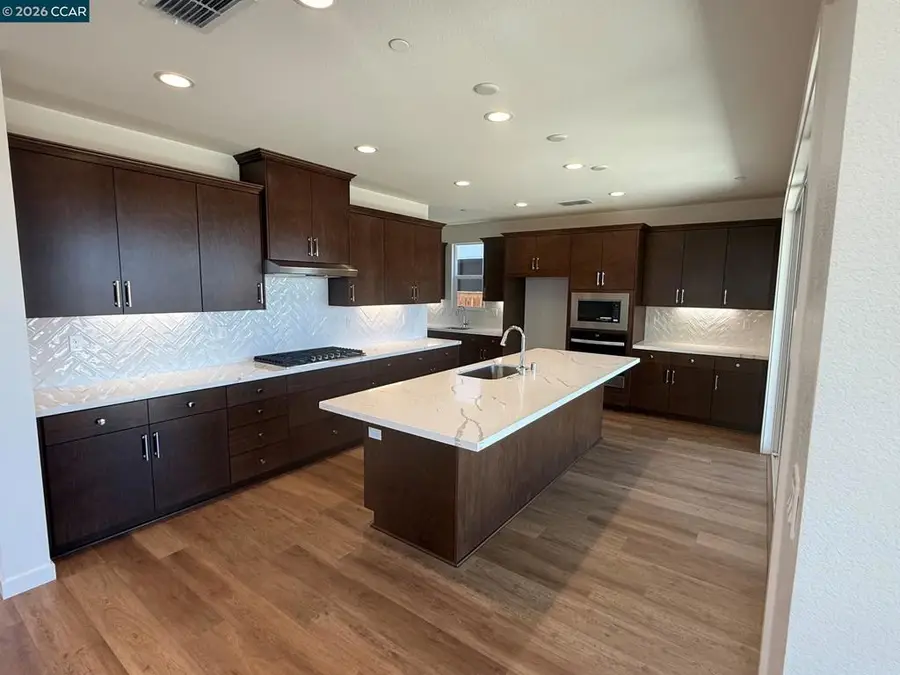 3624 Darnoch Ave., Lathrop, CA 95330 - #3