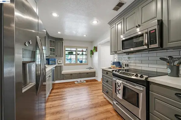 3277 Monika Ln, Hayward, CA 94541