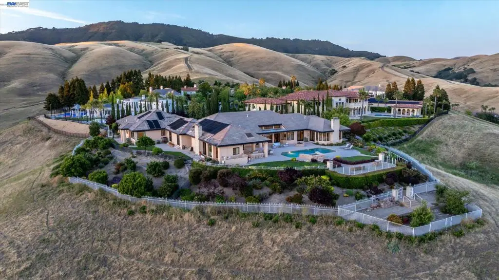 3301 Deer Hollow Dr, Danville, CA 94506 - #1