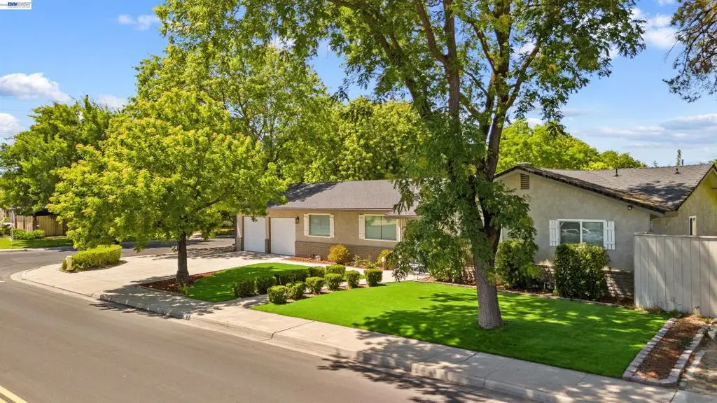705 W Rumble Rd, Modesto, CA 95350 - #1
