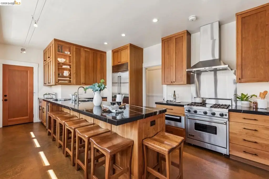 6166 Dover St, Oakland, CA 94609 - #1
