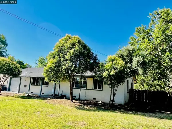 2085 Acwron Dr, Red Bluff, CA 96080