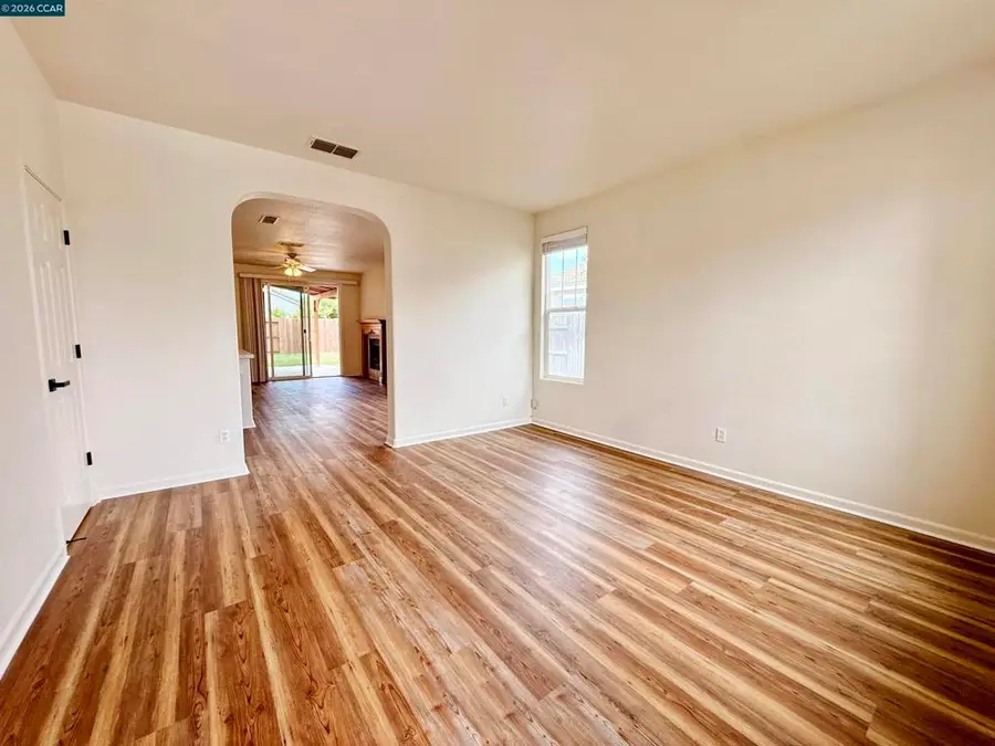 413 Arlingdale Cir, Rio Linda, CA 95673 - #3